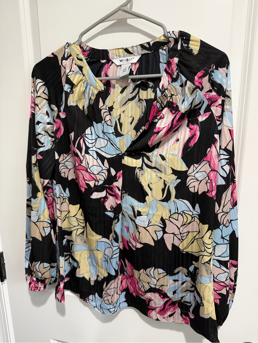 White House Black Market Black Floral V-Neck Blouse and t shirt
